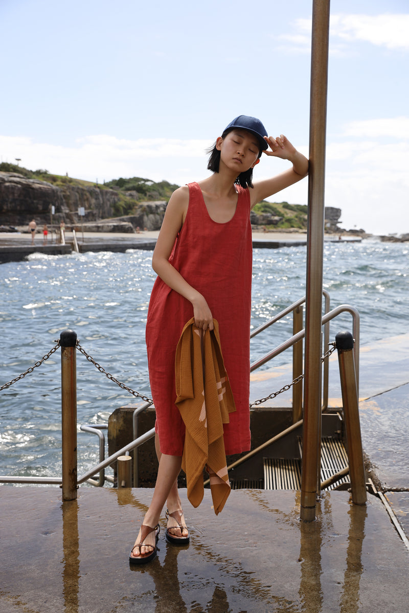 BASIC LINEN SHIFT DRESS DARK FOREST – LF MARKEY